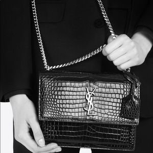 Medium size Crocodile Embossed bag . Crossbody and shoulder. New.